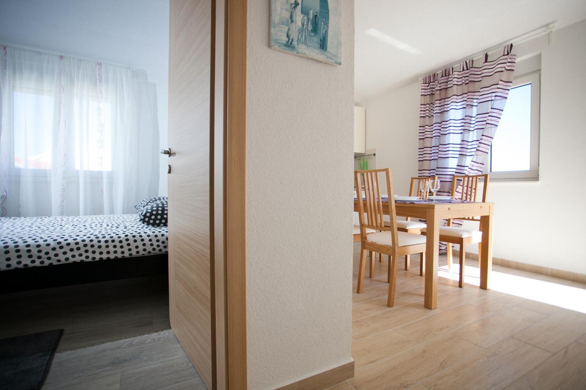Apartments Medvid Trogir Bilik gambar